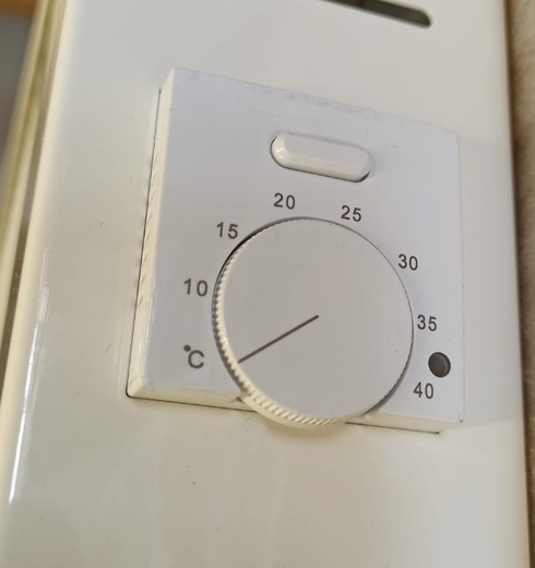 zabudovaný boční termostat otočný HRB